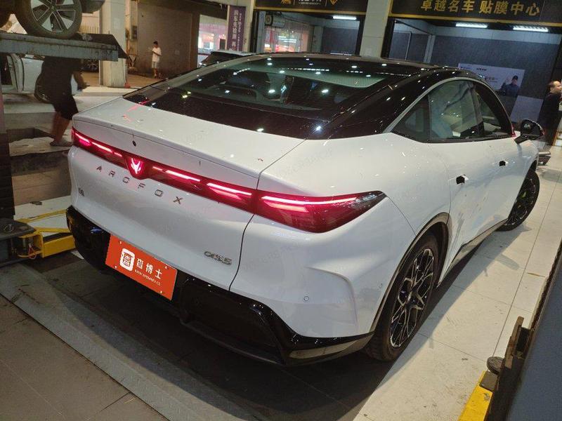 BAIC Arcfox Alpha S5, 2026 — фото 4 из 9