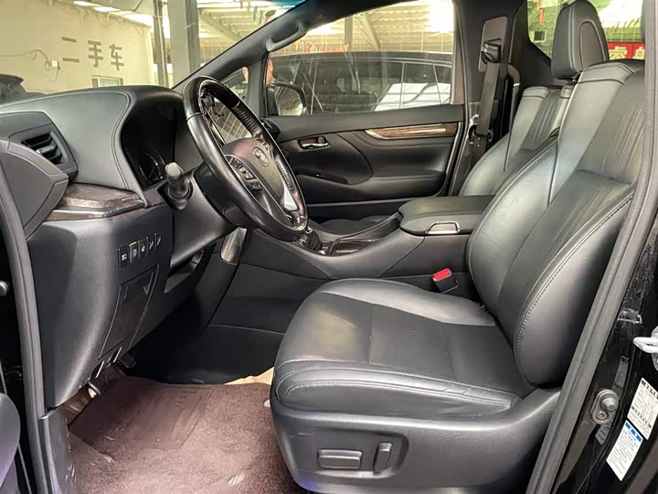 Toyota Vellfire, 2021 — фото 8 из 9