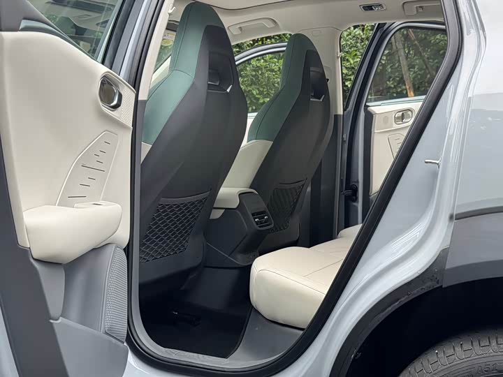 Lynk & Co 06 EM-P Hybrid, 2026 — фото 9 из 9