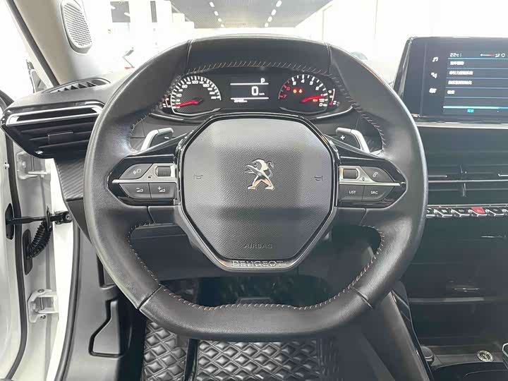 Peugeot 2008, 2022 — фото 8 из 9