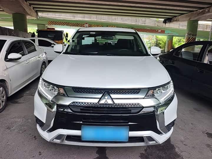 Mitsubishi Outlander, 2023 — фото 3 из 9