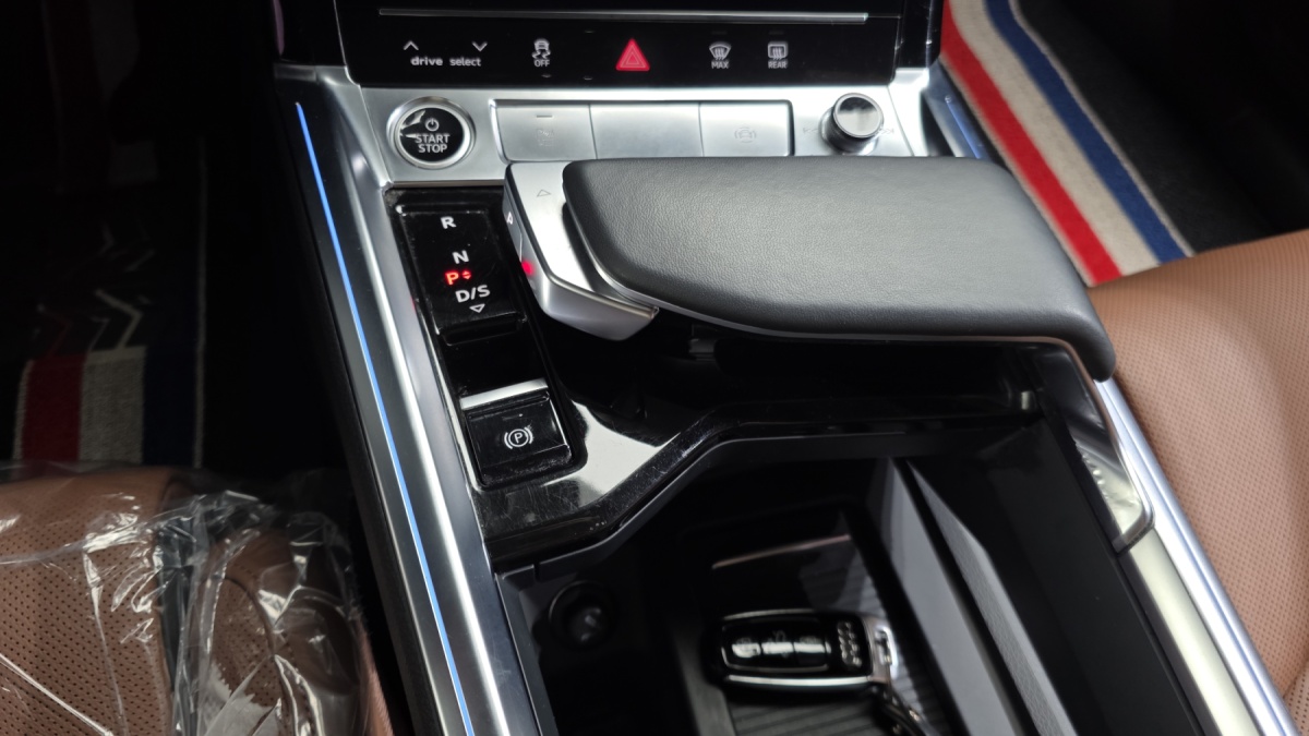 Audi e-tron, 2022 — фото 9 из 12
