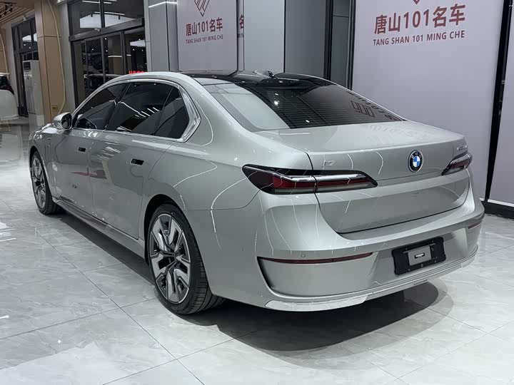 BMW i7, 2023 — фото 8 из 9
