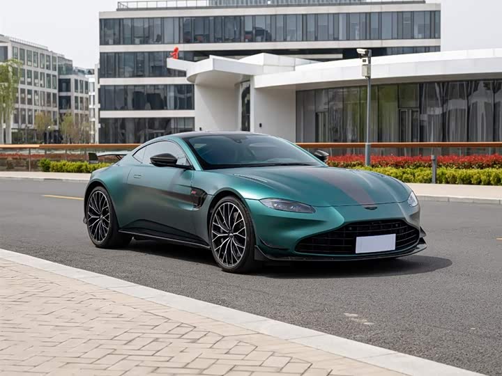 Aston Martin V8 Vantage, 2022 — фото 3 из 9