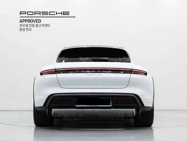 Porsche Taycan, 2023 — фото 4 из 12