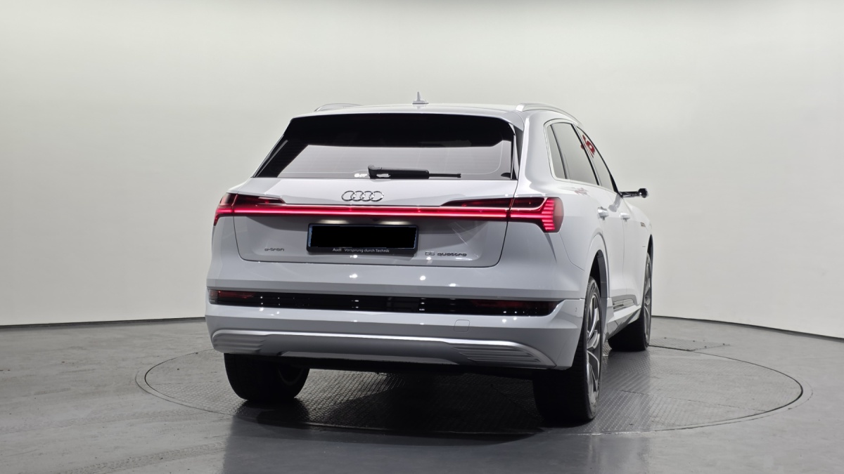 Audi e-tron, 2022 — фото 4 из 12