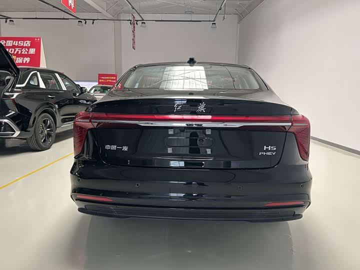 Hongqi H5 Hybrid, 2025 — фото 8 из 9
