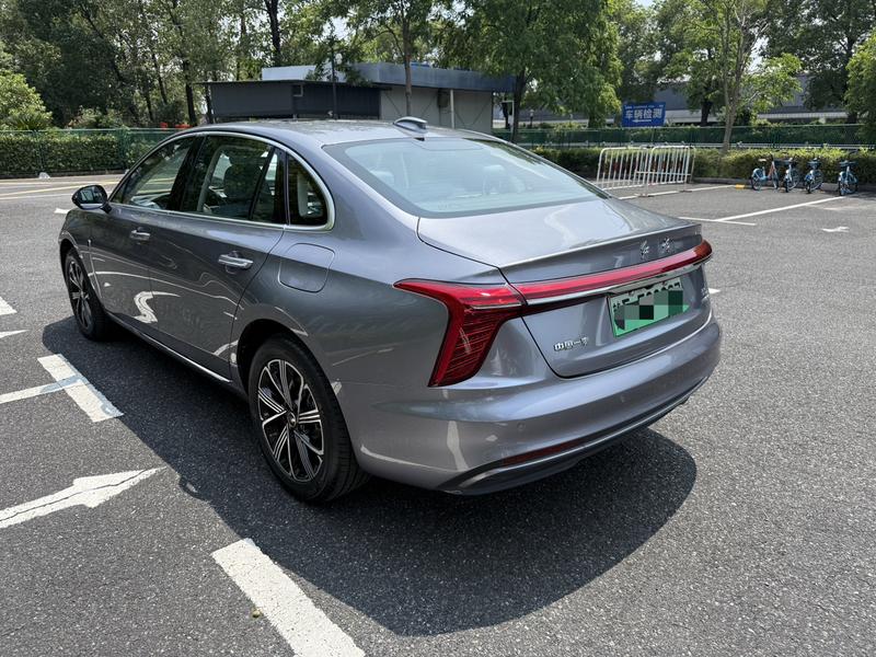 Hongqi H5 Hybrid, 2025 — фото 4 из 10