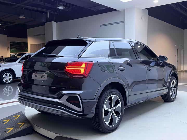 Audi Q2L e-tron, 2022 — фото 3 из 9