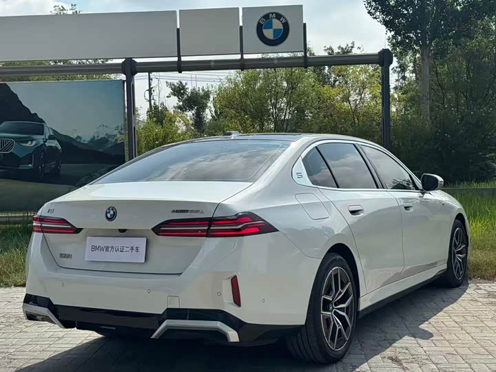 BMW i5, 2024 — фото 8 из 9