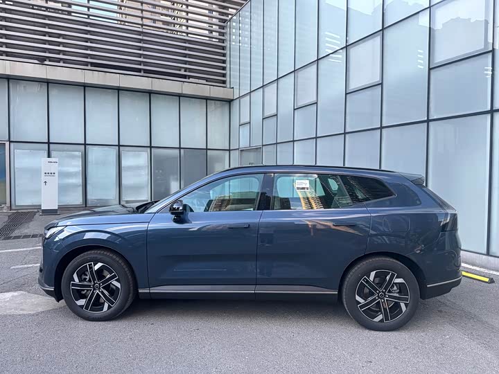 Volvo XC70 Hybrid, 2025 — фото 5 из 9