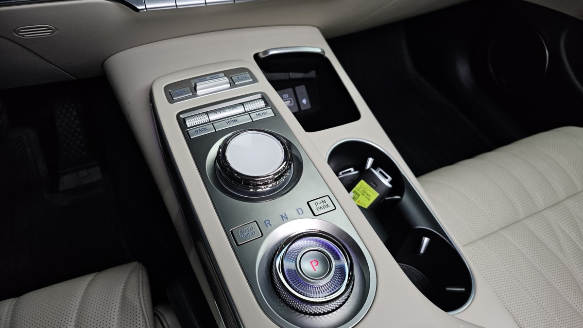 Genesis GV70, 2023 — фото 8 из 12