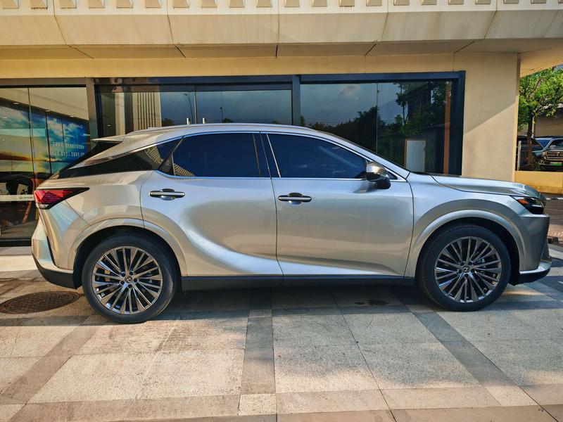 Lexus RX, 2022 — фото 5 из 10