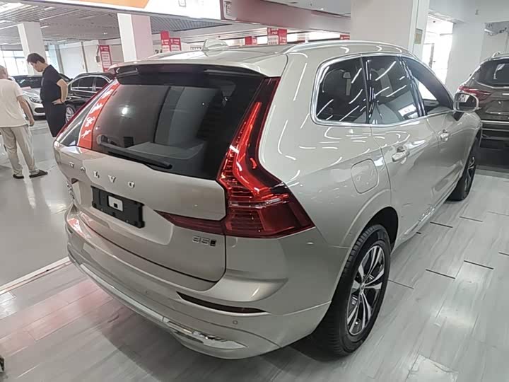 Volvo XC60, 2023 — фото 7 из 9