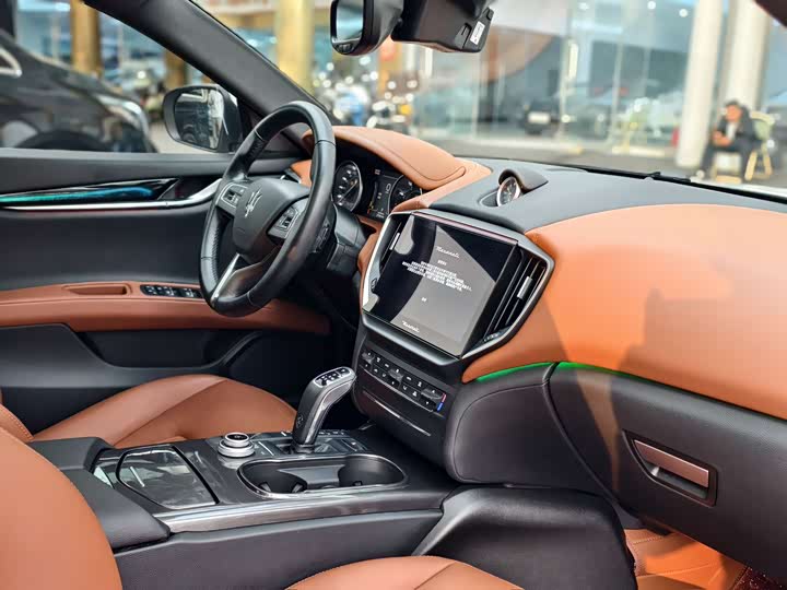 Maserati Ghibli, 2022 — фото 7 из 9