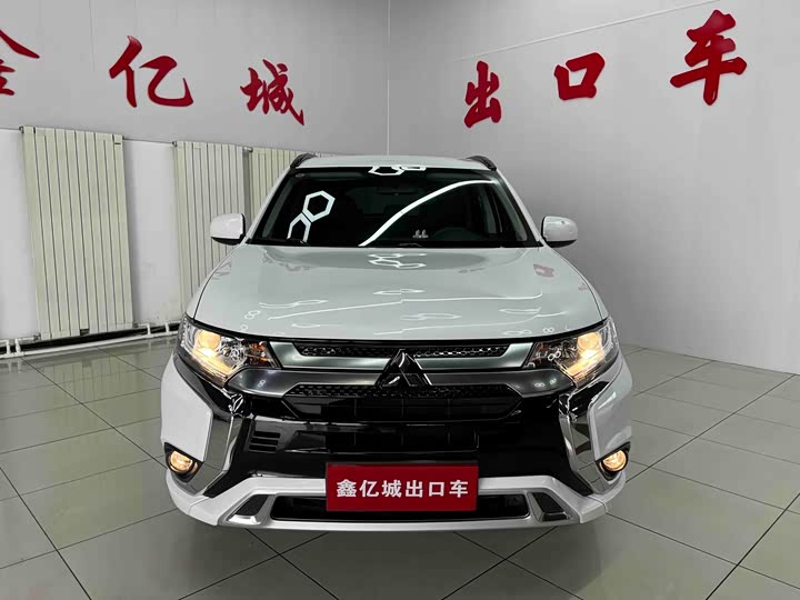 Mitsubishi Outlander, 2022 — фото 2 из 9