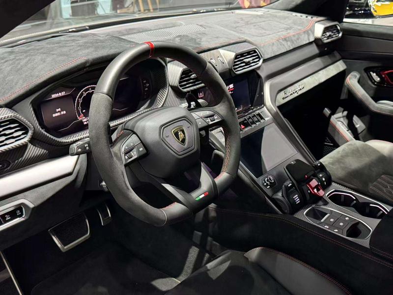 Lamborghini Urus, 2022 — фото 5 из 10