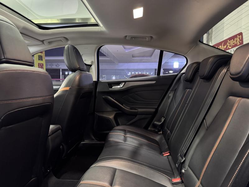 Ford Focus, 2022 — фото 12 из 12