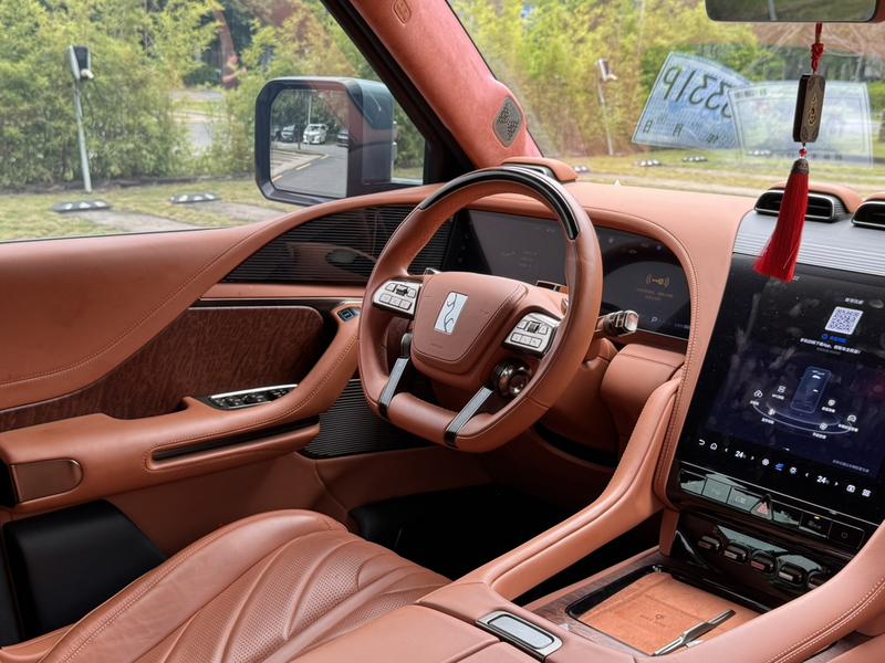 BYD Yangwang U8, 2023 — фото 10 из 12