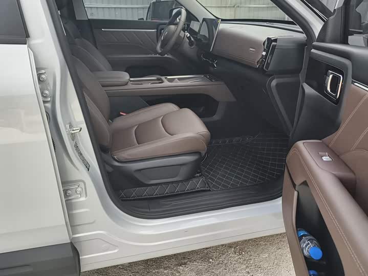 Wuling Starlight 560 Hybrid/EV, 2025 — фото 8 из 9