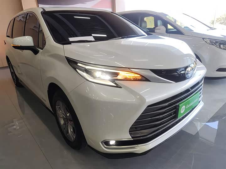 Toyota Sienna, 2023 — фото 4 из 9