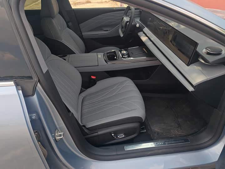 Geely Galaxy E8, 2025 — фото 8 из 9