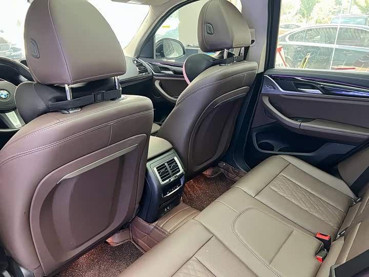 BMW iX3, 2023 — фото 6 из 9
