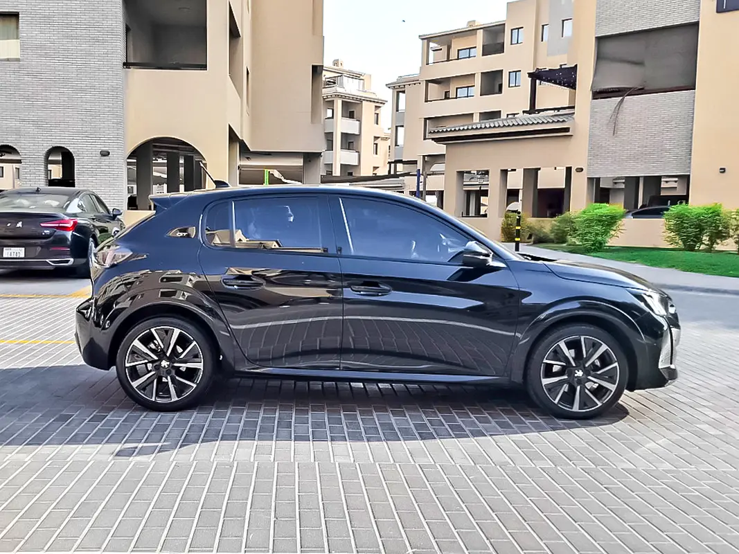 Peugeot 208, 2023 — фото 4 из 10