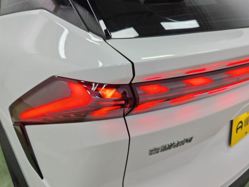 Geely Galaxy L7, 2023 — фото 10 из 12