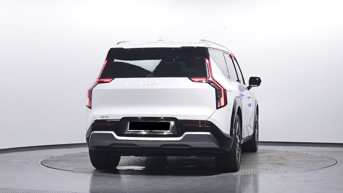 Kia EV9, 2023 — фото 4 из 12
