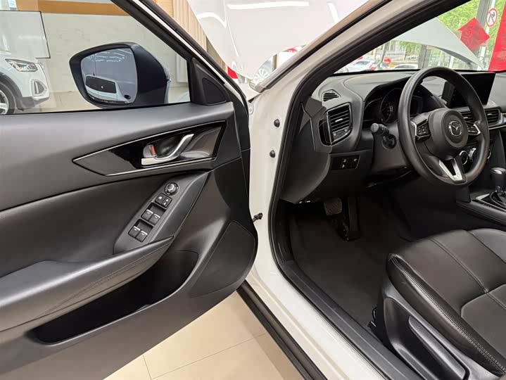 Mazda CX-4, 2023 — фото 8 из 9
