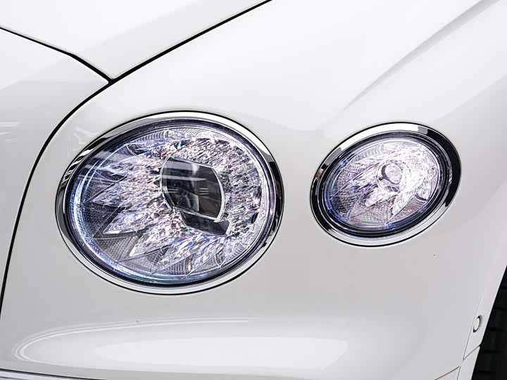Bentley Flying Spur Hybrid, 2022 — фото 9 из 9
