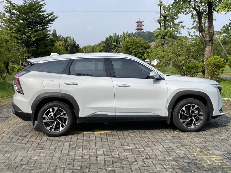 Geely Atlas L, 2025 — фото 8 из 12
