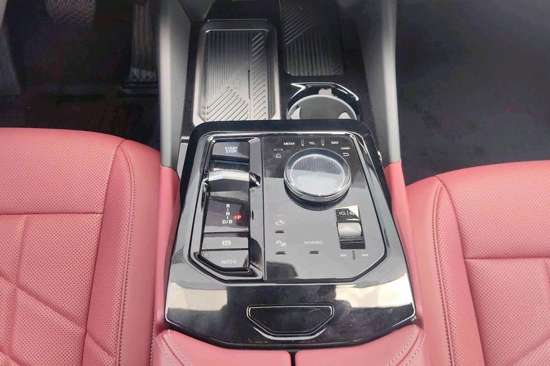 BMW i5, 2025 — фото 8 из 10