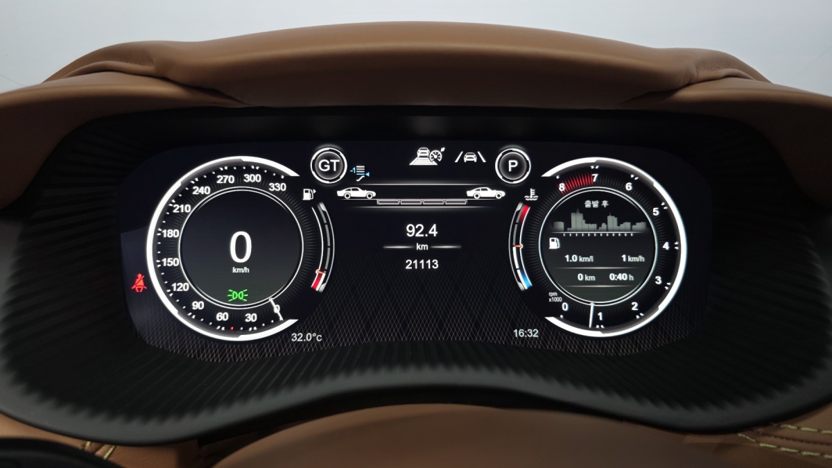 Aston Martin DBX, 2023 — фото 7 из 12