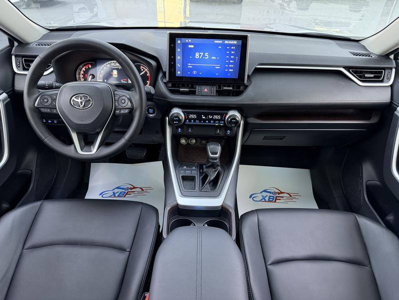 Toyota RAV4, 2023 — фото 7 из 11