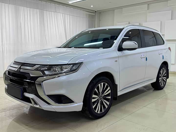 Mitsubishi Outlander, 2021 — купить в Липецке под ключ