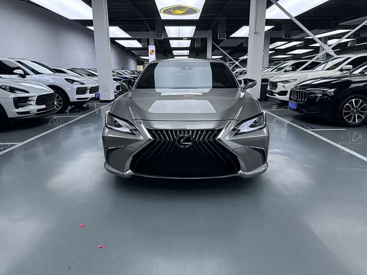 Lexus ES, 2024 — фото 2 из 9