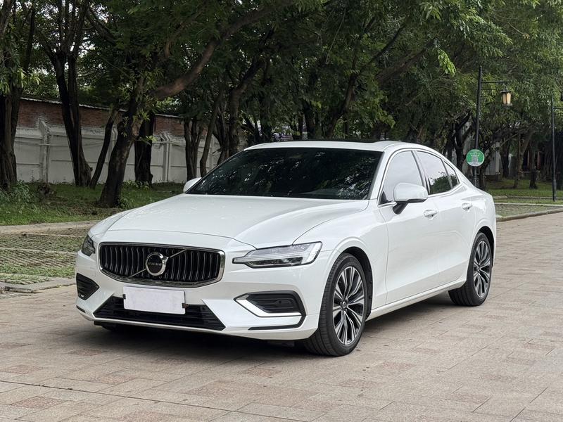 Volvo S60, 2024 — купить в Твери под ключ