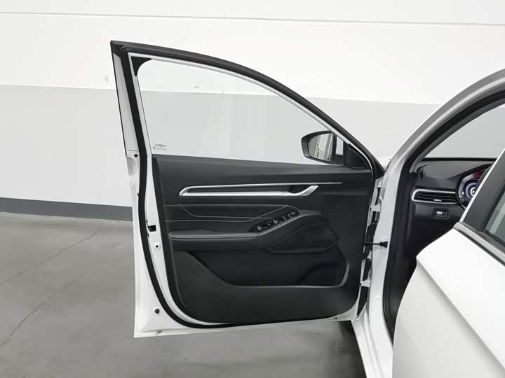 Geely Emgrand, 2024 — фото 8 из 9