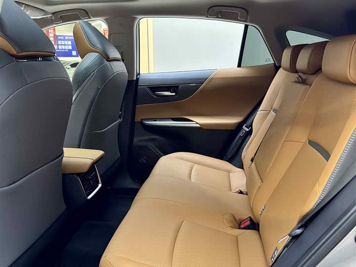 Toyota Venza, 2022 — фото 7 из 9