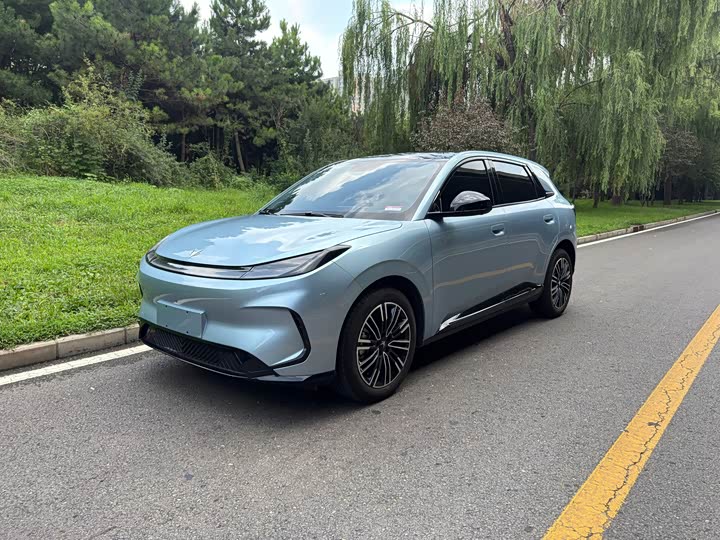 BAIC Arcfox T1, 2026 — фото 3 из 9