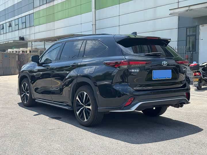 Toyota Crown Kluger, 2023 — фото 5 из 9