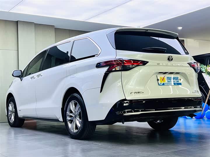 Toyota Sienna, 2024 — фото 6 из 9