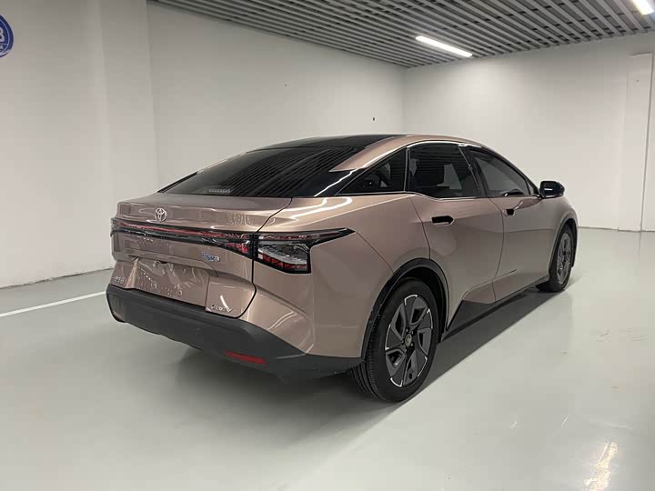Toyota bZ3, 2023 — фото 6 из 9