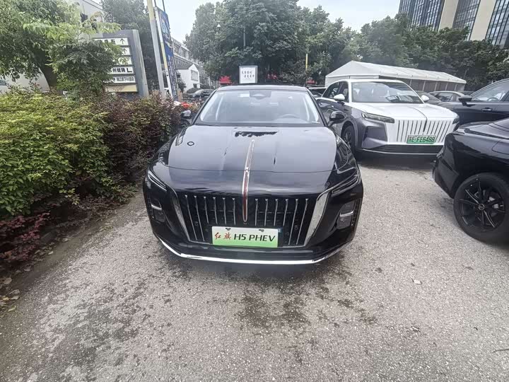 Hongqi H5 Hybrid, 2026 — фото 2 из 9