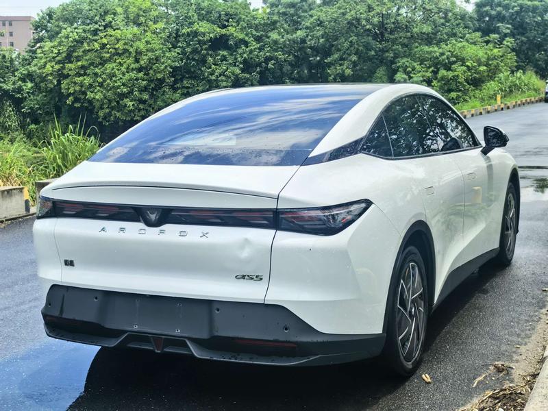 BAIC Arcfox Alpha S5, 2025 — фото 7 из 12