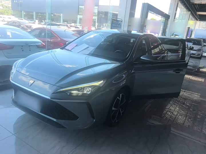 Roewe i5, 2023 — купить в Самаре под ключ