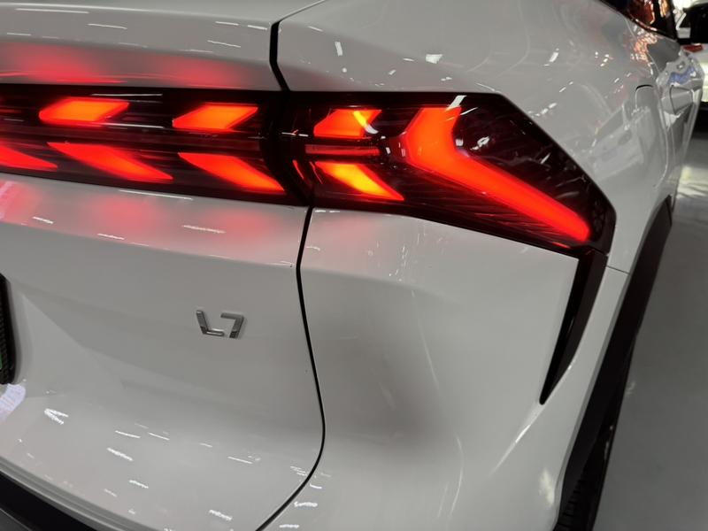 Geely Galaxy L7, 2023 — фото 8 из 12