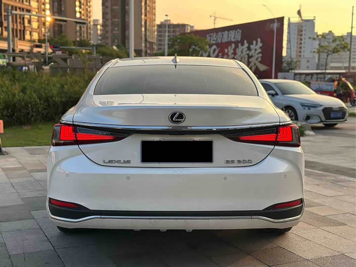 Lexus ES, 2022 — фото 5 из 9